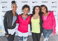 Kelly Rowland et Jeanette Jenkins font du Yoga