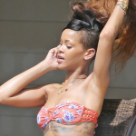 Rihanna fait la bronzette et pr&eacute;pare sa &ldquo;Diamond Tour&rdquo;