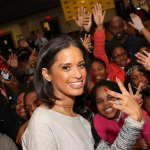 Rocsi Diaz oeuvre pour la scolarisation des enfants