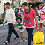Russell Simmons fait du shopping avec ses enfants