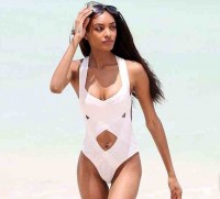 Jourdan Dunn fait la belle à la plage