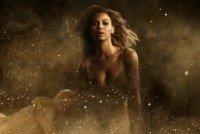 Beyonce fait la promotion de son nouveau parfum Rise