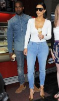 Kim-Kardashian-Kanye-West-Glace-Paris