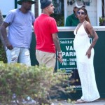 Chad Johnson et sa fiancée Crystal Bates se promènent à Miami