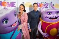 Rihanna continue promotion du film Home