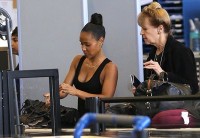 Jada Pinkett Smith passe la sécurité à l’aéroport comme tout le monde 