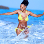 Samantha Mumba fière de son corps trois après avoir accouché