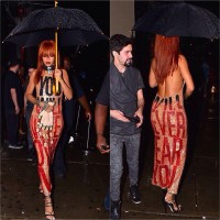 Rihanna fait passer un message par sa robe!