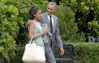 Barack Obama passe un beau moment avec ses filles Malia et Sasha à New York City