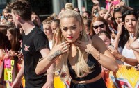 Rita Ora toute sexy lors des éditions de X Factor