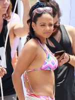 Christina Milian en bikini lors du tournage de “Grandfather”