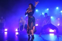 FKA Twigs électrique sur scène à Londres